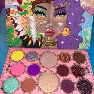 Ultramo pallete with 12 colors and 2 iluminators